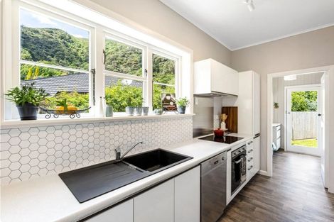 Photo of property in 16 Tyndall Street, Waiwhetu, Lower Hutt, 5010