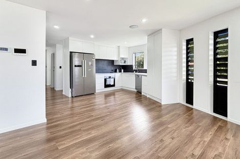 Photo of property in 2 Peterhouse Place, West Harbour, Auckland, 0618