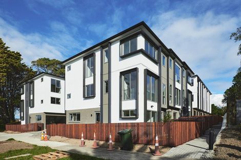 Photo of property in 2 The Boulevard, Sunnyhills, Auckland, 2010