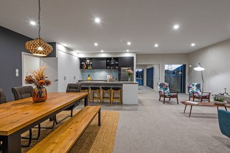 Photo of property in 8 Mediterranean Grove, Fitzherbert, Palmerston North, 4410