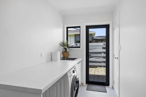 Photo of property in 40 Heta Road, Highlands Park, New Plymouth, 4312