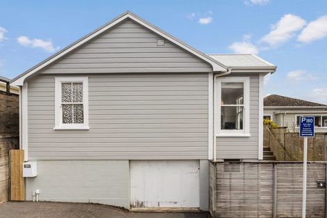 Photo of property in 6 Millward Street, Newtown, Wellington, 6021