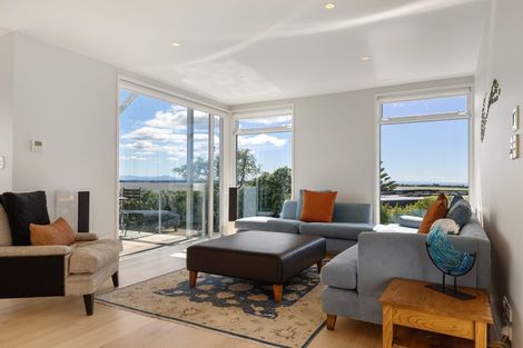 Photo of property in 12 Balmoral Lane, Redcliffs, Christchurch, 8081