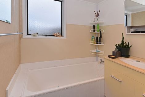 Photo of property in 4 Carter Place, Manurewa, Auckland, 2102