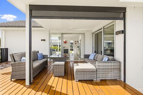 Photo of property in 14 Topping Place, Whitianga, 3510