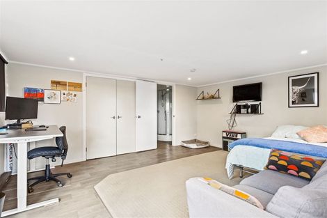 Photo of property in 27 Gill Avenue, Te Atatu Peninsula, Auckland, 0610