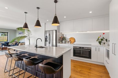 Photo of property in 10 Karearea Avenue, Waikanae, 5036