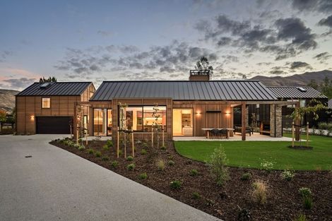 Photo of property in 16 Mccaw Mews, Wanaka, 9305