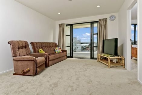 Photo of property in Apollo Apartments, 201/46 Rosedale Road, Rosedale, Auckland, 0632