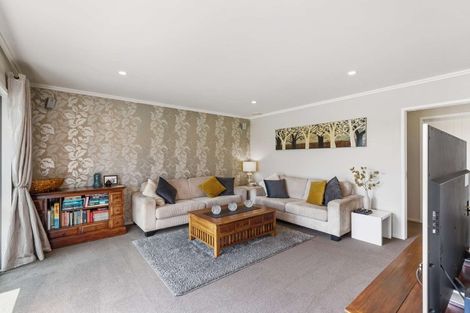 Photo of property in 17 Millbrook Drive, Waiuku, 2683