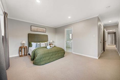 Photo of property in 90a Colwill Road, Massey, Auckland, 0614