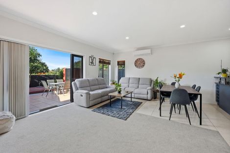 Photo of property in 118 Huntington Drive, Huntington Park, Auckland, 2013