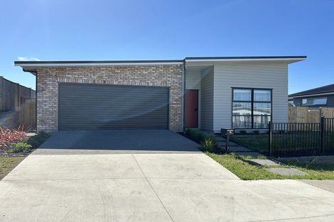 Photo of property in 18 Symes Drive, Red Beach, 0932