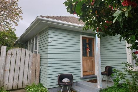 Photo of property in 5 Cumberland Grove, Cannons Creek, Porirua, 5024