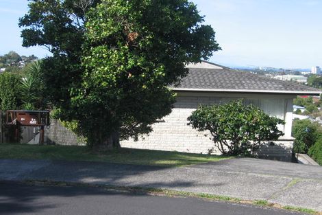 Photo of property in 2/8 Havana Place, Glenfield, Auckland, 0629