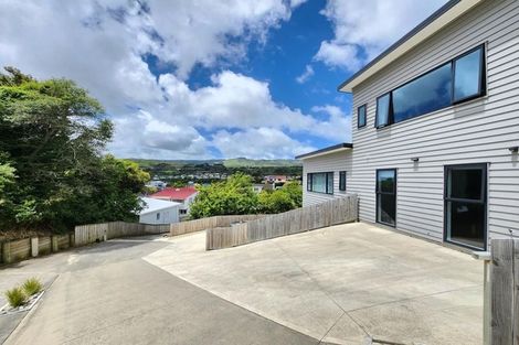 Photo of property in 1a Te Reinga View, Tawa, Wellington, 5028