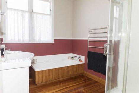 Photo of property in 9 Seddon Street, Dannevirke, 4930