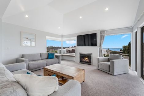Photo of property in 1/121 Pah Road, Cockle Bay, Auckland, 2014