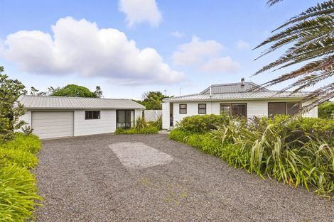 Photo of property in 5 Norna Grove, Waikawa Beach, Manakau, 5573