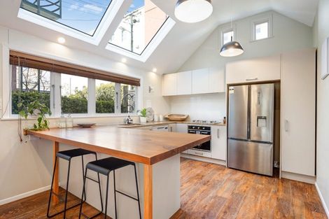 Photo of property in 15 Selwyn Terrace, Thorndon, Wellington, 6011