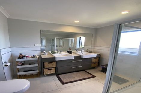 Photo of property in 10 Mauku Lane, Greenhithe, Auckland, 0632