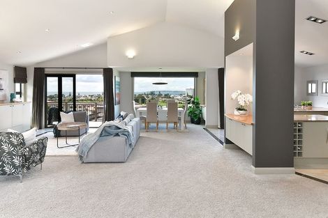 Photo of property in 37 Grovenor Drive, Orewa, 0931