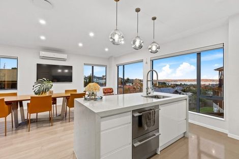 Photo of property in 26a Bernleigh Terrace, West Harbour, Auckland, 0618