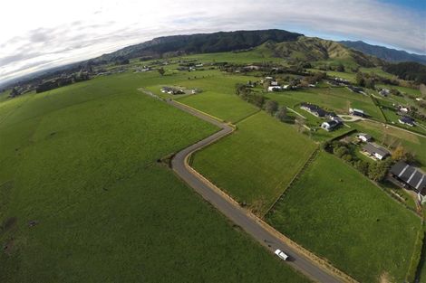 Photo of property in 425 Tararua Road, Levin, 5571