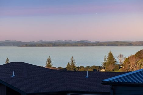 Photo of property in 7 Makumaku Place, Long Bay, Auckland, 0630