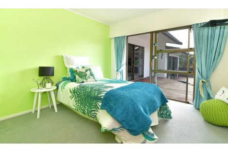 Photo of property in 77 Matija Place, Red Beach, 0932