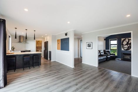 Photo of property in 40 View Road, Halcombe, 4779