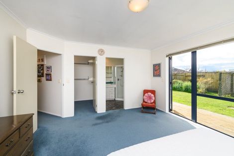 Photo of property in 93 Peter Hall Drive, Kelvin Grove, Palmerston North, 4414