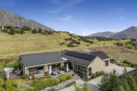 Photo of property in 10a Kinross Lane, Jacks Point, Queenstown, 9371