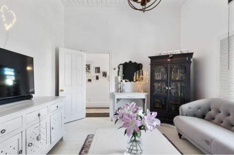 Photo of property in 32 Belt Road, Moturoa, New Plymouth, 4310