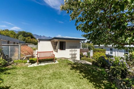 Photo of property in 7 Suburb Street, Queenstown, 9300