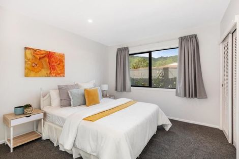 Photo of property in 31 Rewarewa Crescent, Waikanae, 5036