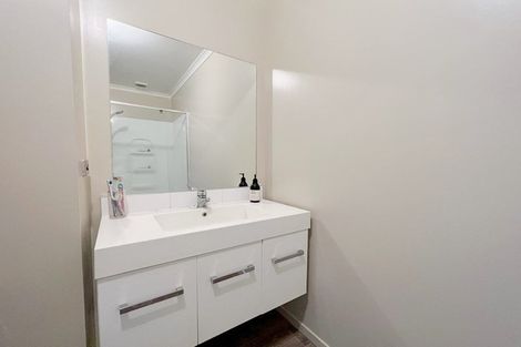 Photo of property in 108u2 Old Farm Road, Hamilton East, Hamilton, 3216