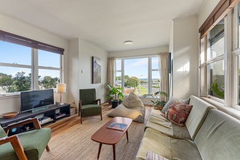 Photo of property in 6 Tainui Street, Castlecliff, Whanganui, 4501