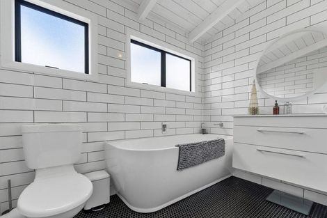 Photo of property in 16 Hawke Place, Pukekohe, 2120