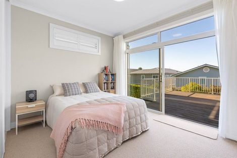 Photo of property in 18 Panorama Heights, Orewa, 0931