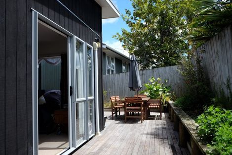 Photo of property in 22 Gatman Street, Birkdale, Auckland, 0626