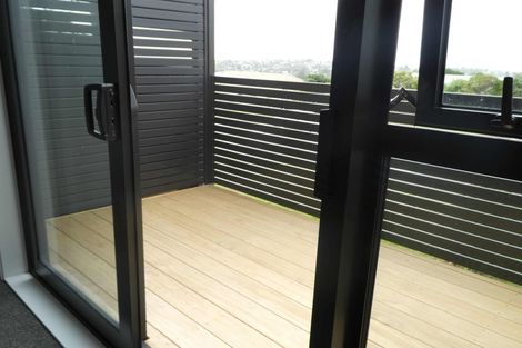 Photo of property in 2/504 Don Buck Road, Massey, Auckland, 0614