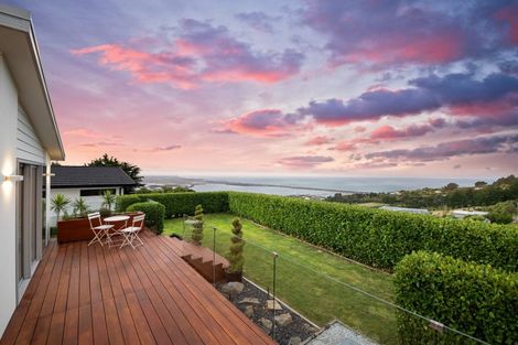 Photo of property in 12 Parkridge Place, Mount Pleasant, Christchurch, 8081