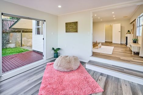 Photo of property in 18 Eastview Grove, Normandale, Lower Hutt, 5010