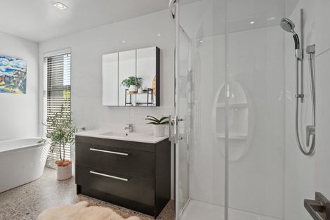 Photo of property in 2 Aberdare Court, Jacks Point, Queenstown, 9371