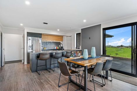 Photo of property in 2712 South Head Road, South Head, Helensville, 0874