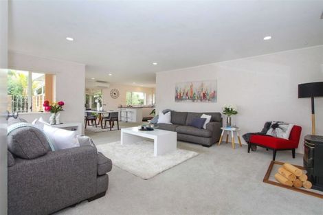 Photo of property in 89 Lakeside Drive, Orewa, 0931