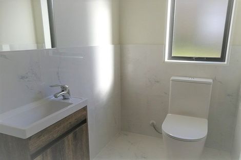 Photo of property in 5 Fowler Street, Northcote, Auckland, 0627