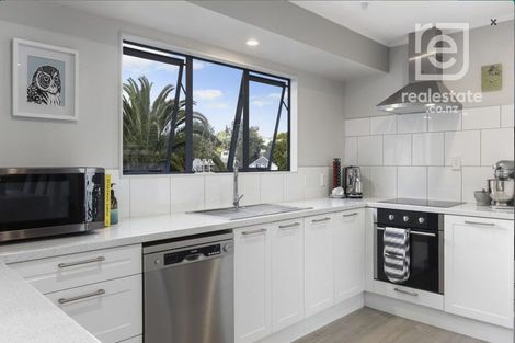 Photo of property in 17 Longview Rise, Massey, Auckland, 0614