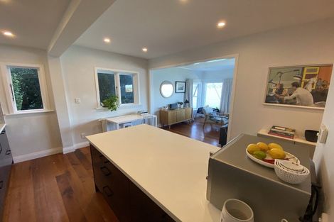 Photo of property in 425 Karaka Bay Road, Karaka Bays, Wellington, 6022